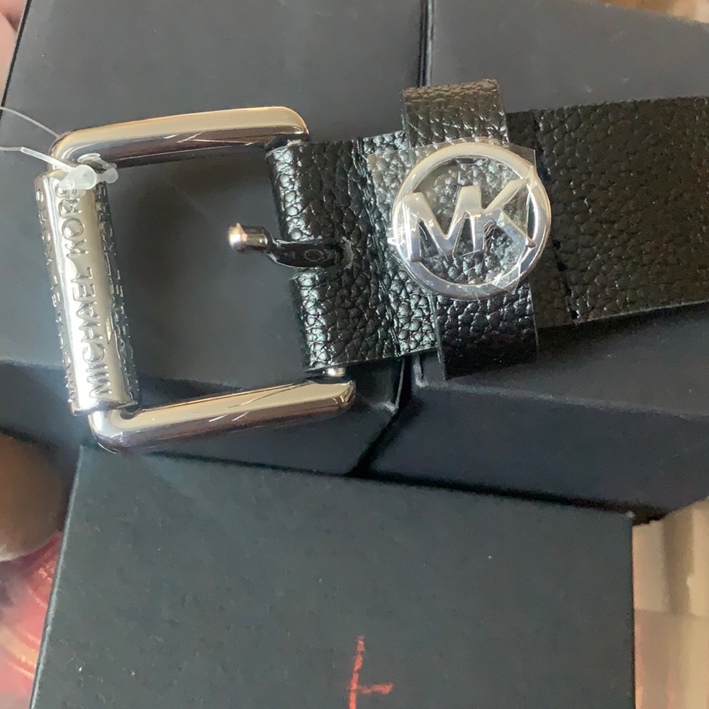 New Michael Kors Women’s leather Belt Large black with silver buckle